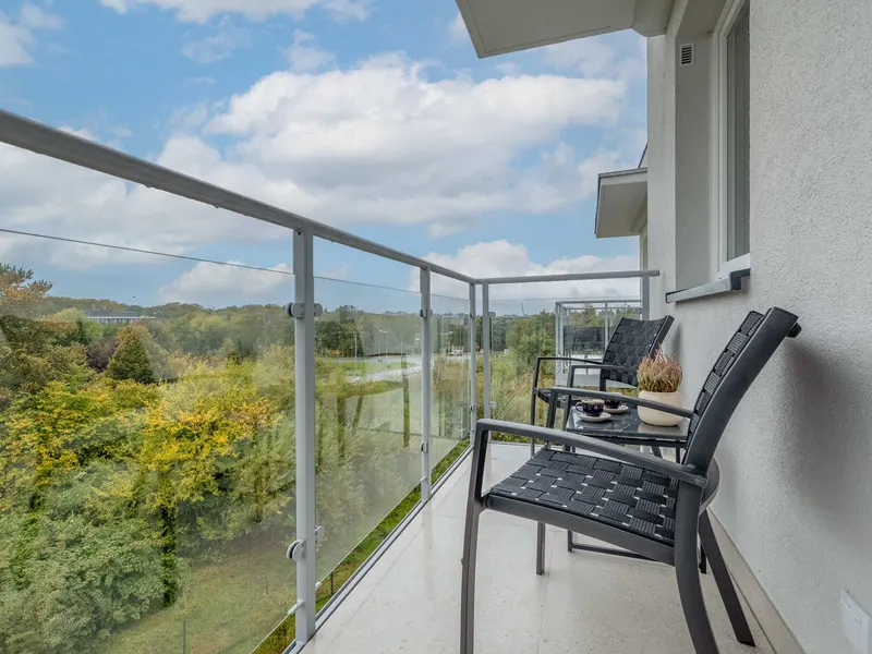 Geschmackvolles Apartment | Klimaanlage, Parkplatz, Balkon – Foto 5