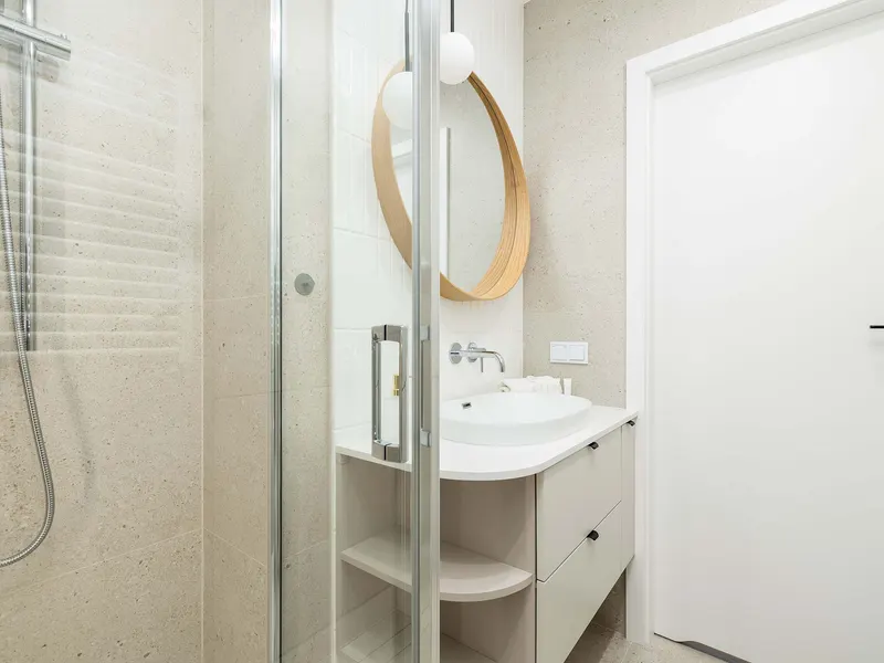 Geschmackvolles Apartment | Klimaanlage, Parkplatz, Balkon – Foto 4