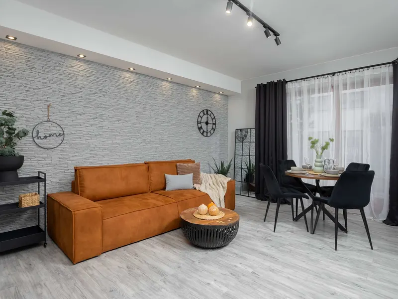 Jasny Apartament z Ogrodem | Parking i Miejsce do Pracy – zdjęcie 1