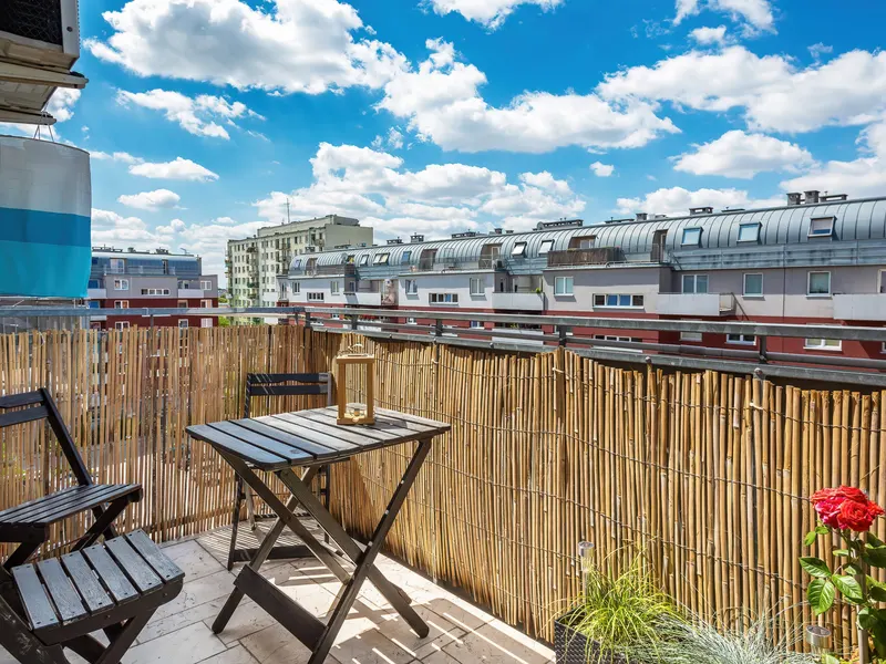 Zweistöckiges Apartment | Klimaanlage, Parkplatz und Terrasse – Foto 2