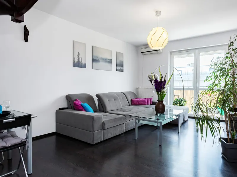 Zweistöckiges Apartment | Klimaanlage, Parkplatz und Terrasse – Foto 1