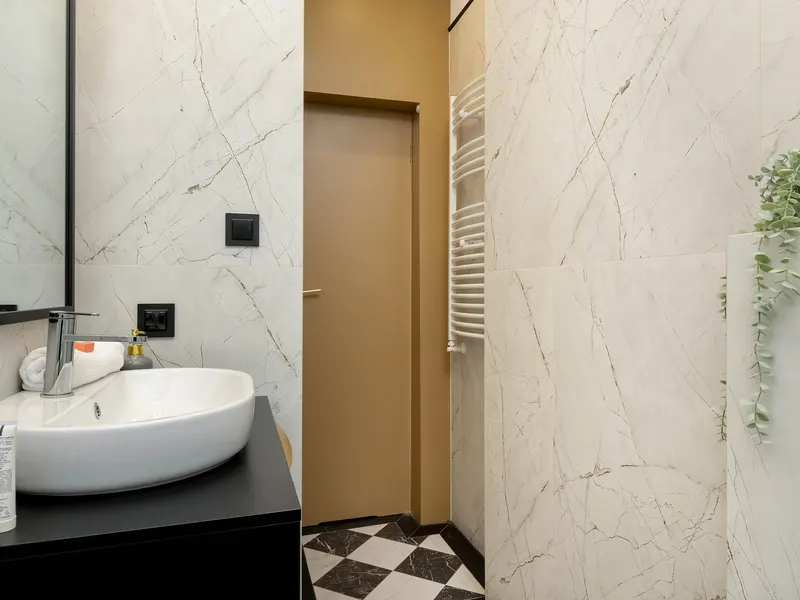 Stylowy Apartament w Centrum | Dwie Sypialnie | Miejsce do Pracy – zdjęcie 5