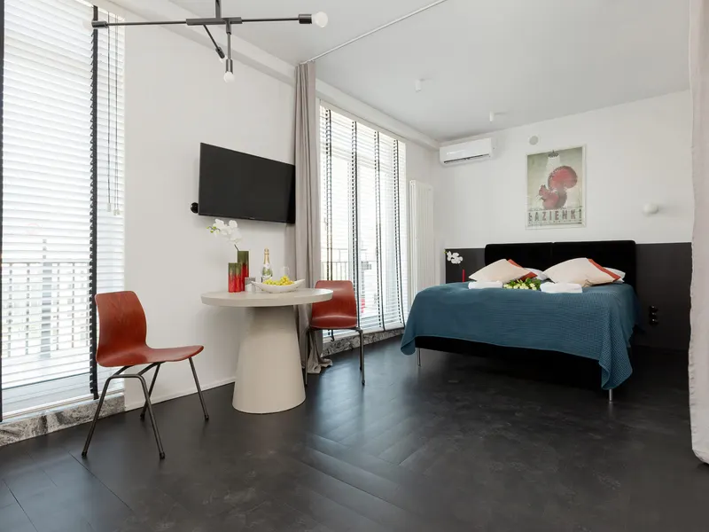 Komfortowe Studio w Centrum | Balkon i Klimatyzacja – zdjęcie 3