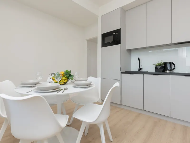 Przestronny Apartament w Centrum | Balkon – zdjęcie 3