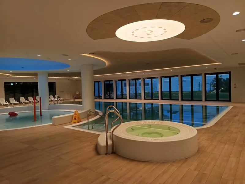 Gemütliches Studio | Pool, Sauna und Jacuzzi – Foto 3