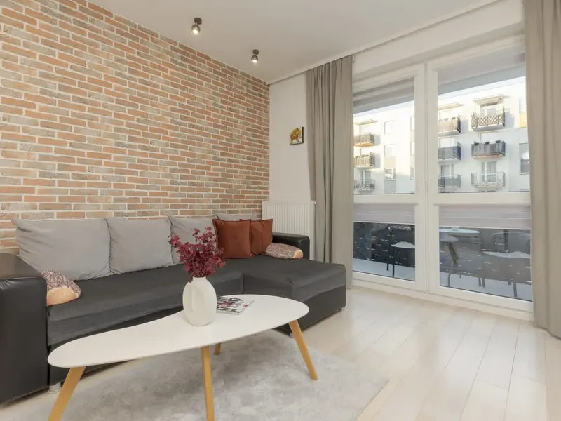 Elegant Apartment with Balcony | Close to the Airport – photo 1