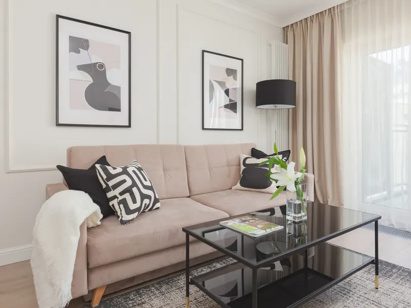 Prestigious Apartment in the Center | Air Conditioning and Balcony – photo 2
