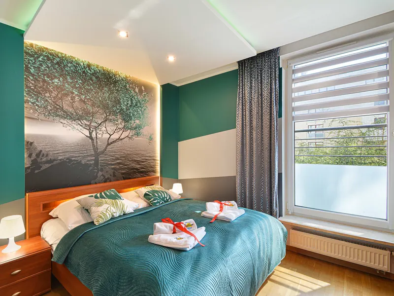 Jasny Apartament z Tarasem | 2 Minuty do Plaży i Parking – zdjęcie 2