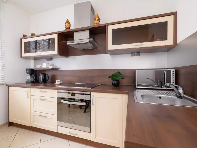Geräumige Wohnung | Klimaanlage, Parkplatz, Balkon – Foto 3
