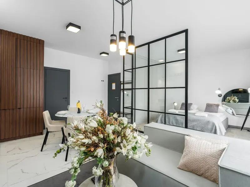 Stylish Studio | Parking, Balcony and 8 min to Old Town – photo 3