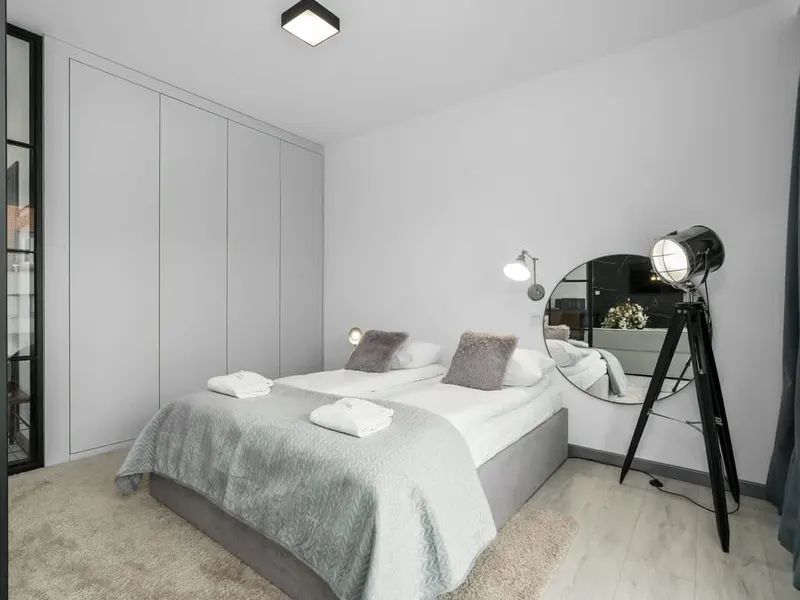 Stylish Studio | Parking, Balcony and 8 min to Old Town – photo 2