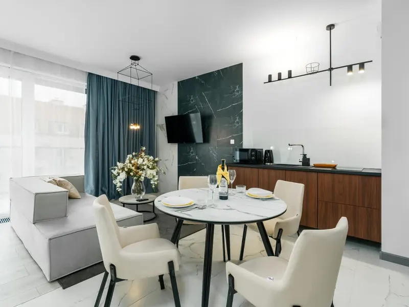 Stylish Studio | Parking, Balcony and 8 min to Old Town – photo 1