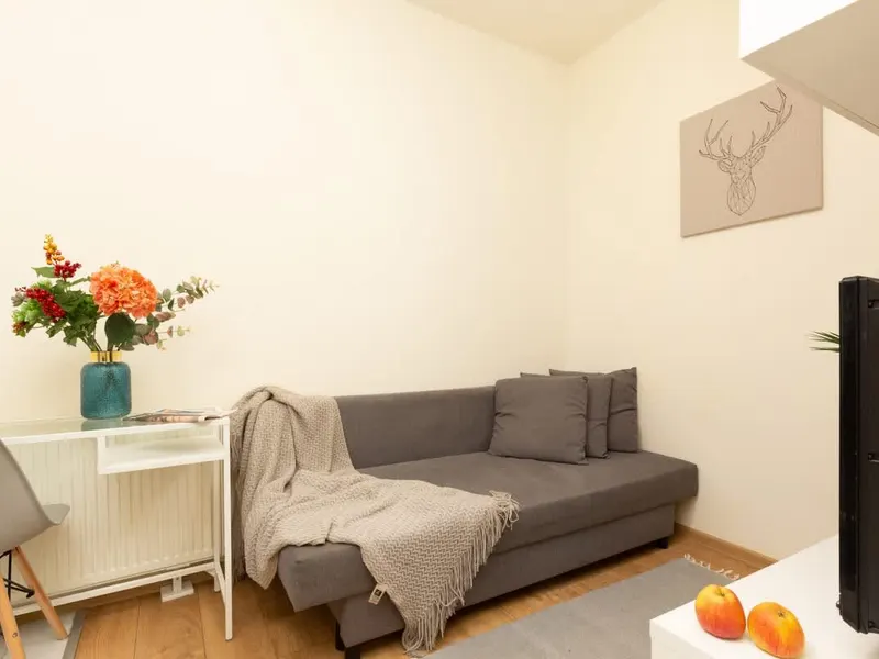 Kompaktowe Studio na Mokotowie | Blisko Metra | Smart TV – zdjęcie 1