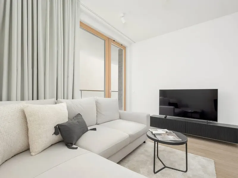 Geräumiges Appartement mit Parkplatz | 2 Balkone | Klimaanlage – Foto 2