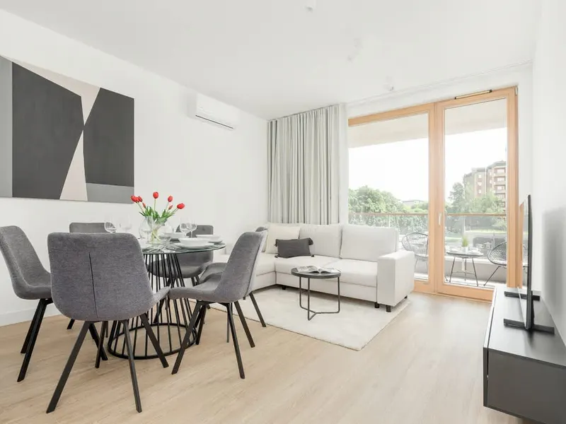 Geräumiges Appartement mit Parkplatz | 2 Balkone | Klimaanlage – Foto 3
