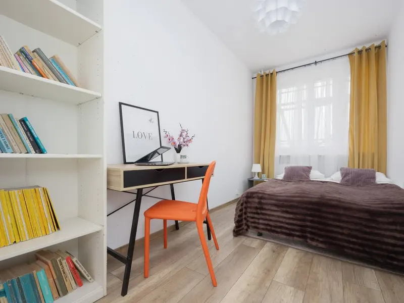 Functional Apartment | Balcony, Close to Airport, Place to Work – photo 4