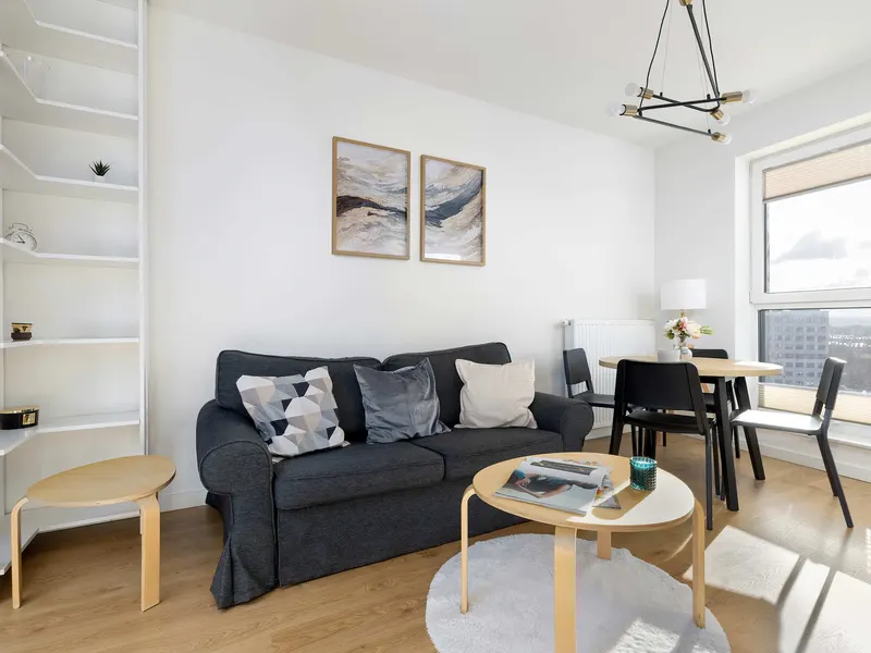 Elegant Apartment | Parking, Bath and Balcony with View – photo 1