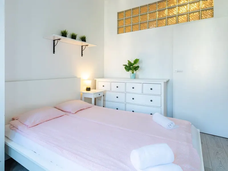 Bunte Wohnung | 2 Schlafzimmer, Balkon, in der Nähe des Piers – Foto 3