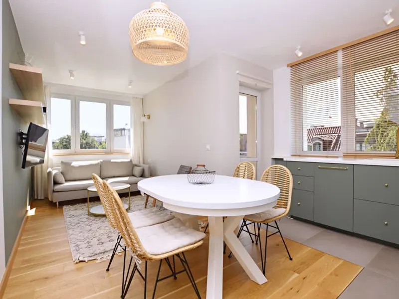 Przestronny Apartament | 3 Sypialnie | Parking | Blisko Mola – zdjęcie 1