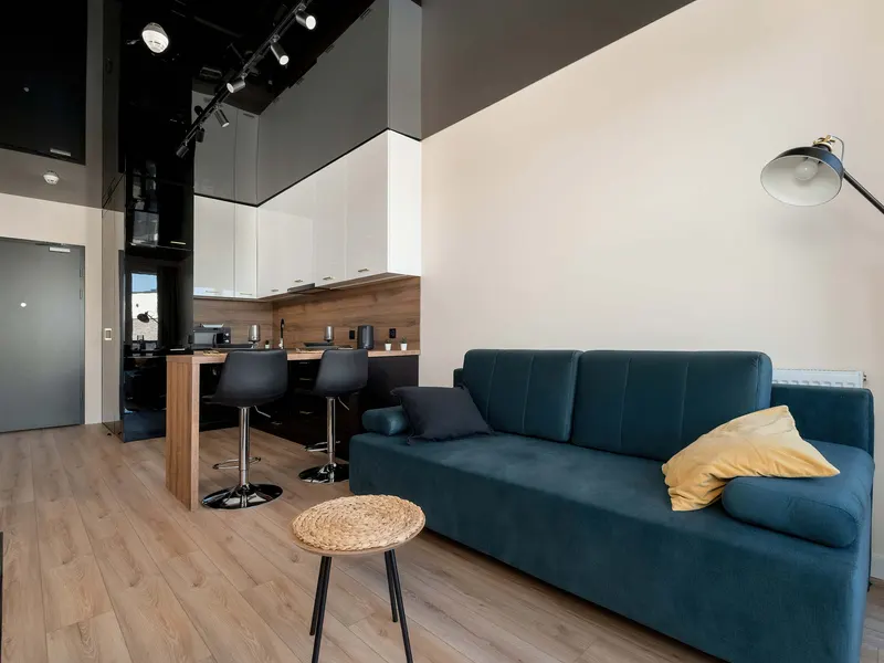 Elegant Apartment | Balcony and Workspace – photo 3