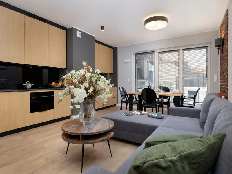 Stilvolles Appartement mit Parkplatz | Klimaanlage | In der Nähe des Marktplatzes – Foto 4