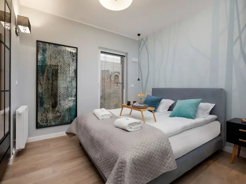 Elegant Apartment Near the Old Market Square | Parking – photo 2