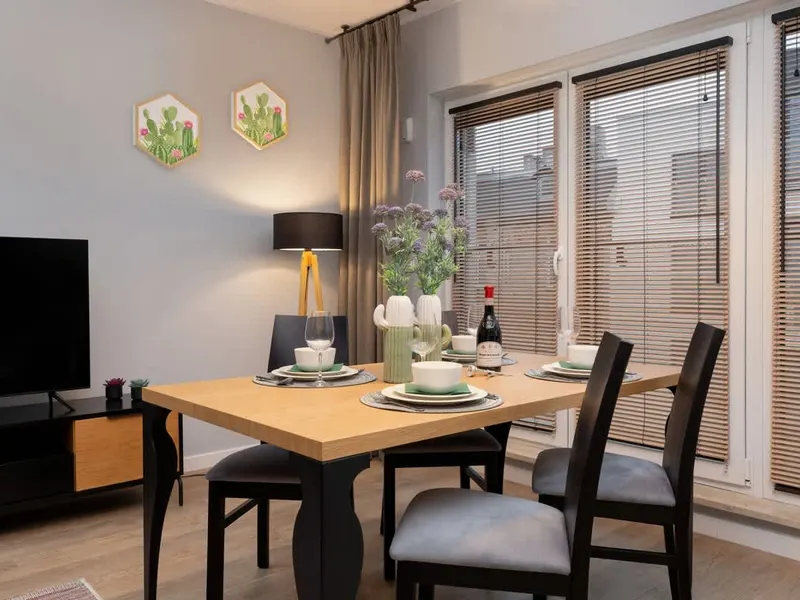 Elegant Apartment Near the Old Market Square | Parking – photo 5