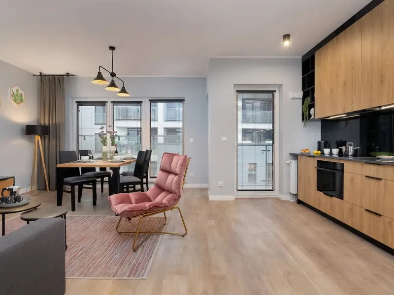 Elegant Apartment Near the Old Market Square | Parking – photo 4