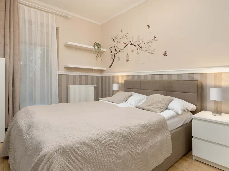 Rodzinny Apartament | Ogródek, Dwa Parkingi, Miejsce do Pracy – zdjęcie 5