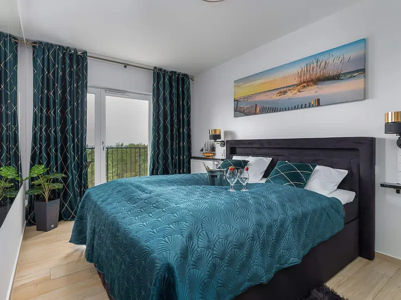 Przestronny Apartament | Blisko Plaży, Parking, Widok na Morze – zdjęcie 1