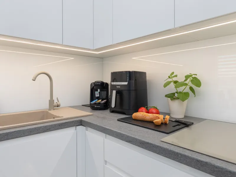 Stylowy Apartament z Klimatyzacją | 350 m do Plaży, Parking – zdjęcie 5