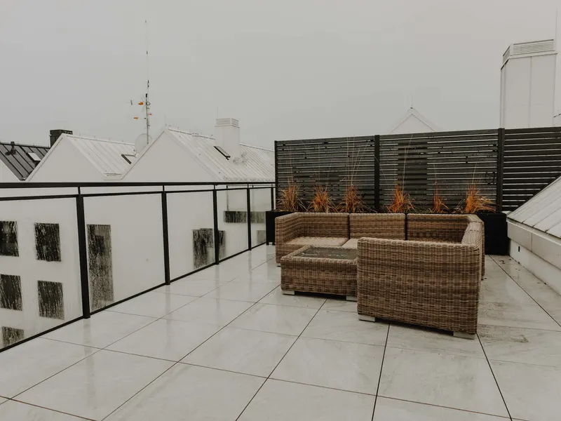 Zweistöckige Wohnung | Parkplatz, Balkon und Nähe zum See – Foto 3