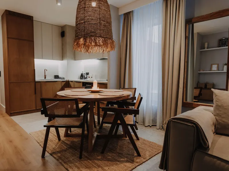 Zweistöckige Wohnung | Parkplatz, Balkon und Nähe zum See – Foto 4
