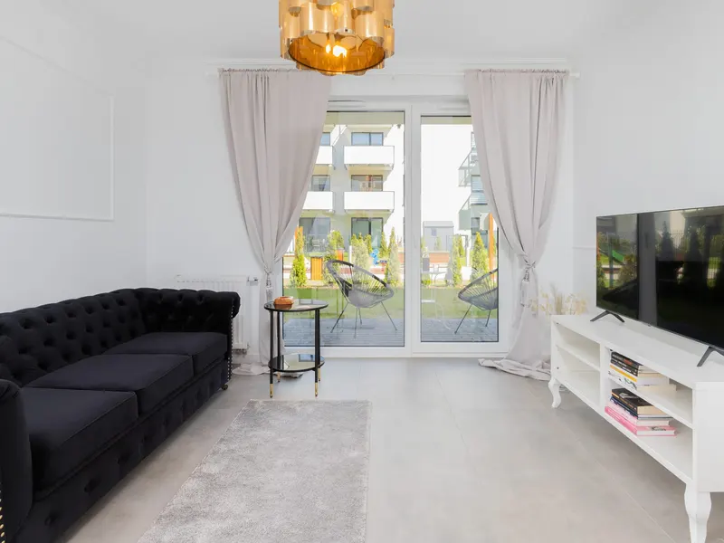 Sunny Apartment with Terrace | Parking and Workspace – photo 2