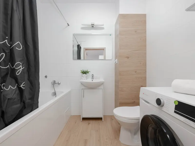 Helles Apartment mit Badewanne | Balkon und guter Kommunikation – Foto 4