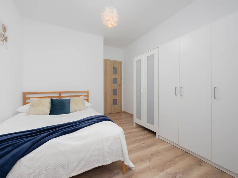 Helles Apartment mit Badewanne | Balkon und guter Kommunikation – Foto 2