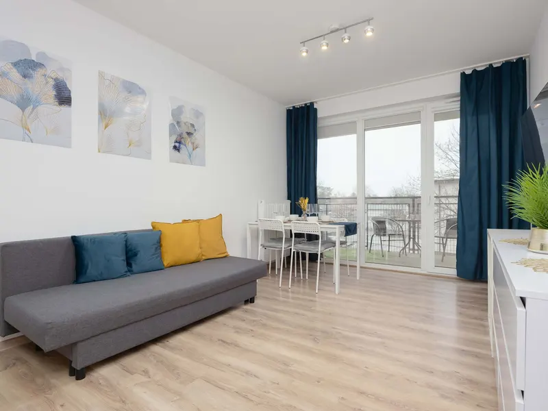 Helles Apartment mit Badewanne | Balkon und guter Kommunikation – Foto 1