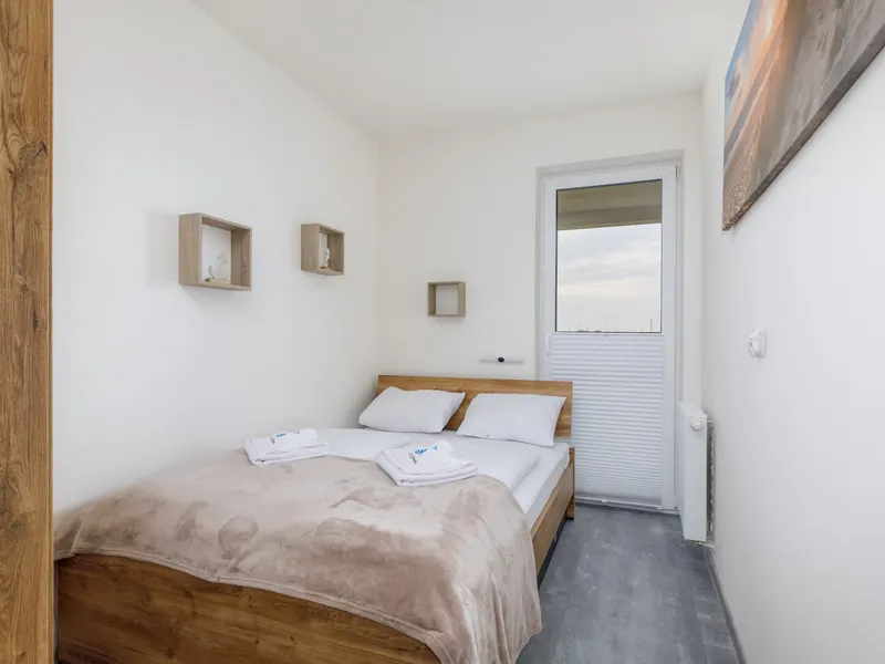 Apartament z Widokiem na Kanał | Balkon i Parking – zdjęcie 2