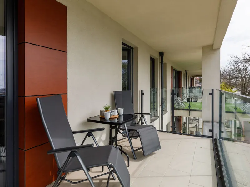 Apartament z Widokiem na Kanał | Balkon i Parking – zdjęcie 4