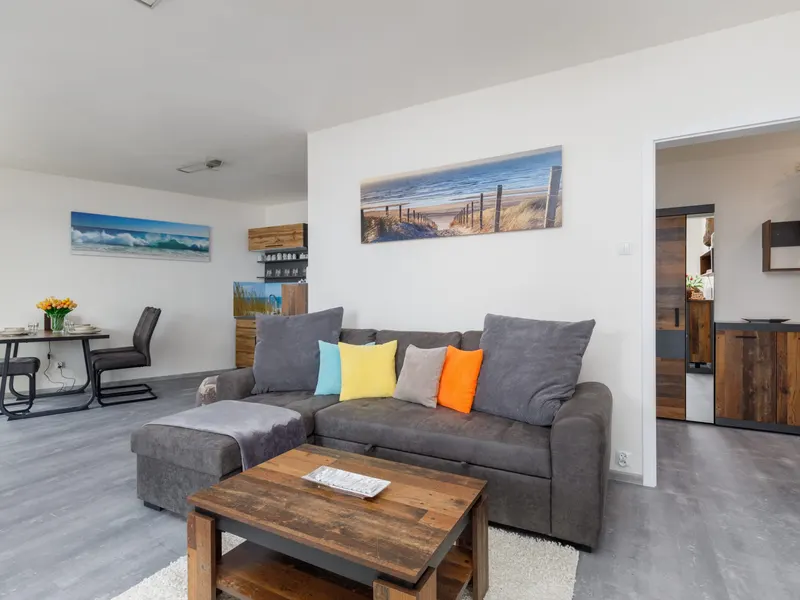 Apartament z Widokiem na Kanał | Balkon i Parking – zdjęcie 1