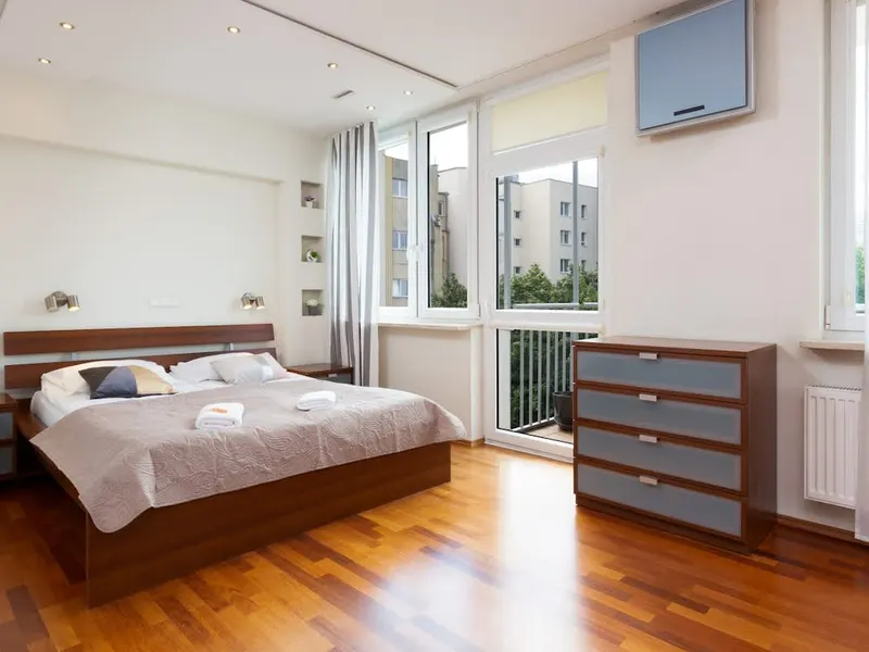 Spacious Apartment with Balcony | 2 Bedrooms | Close to the City Centre – photo 2