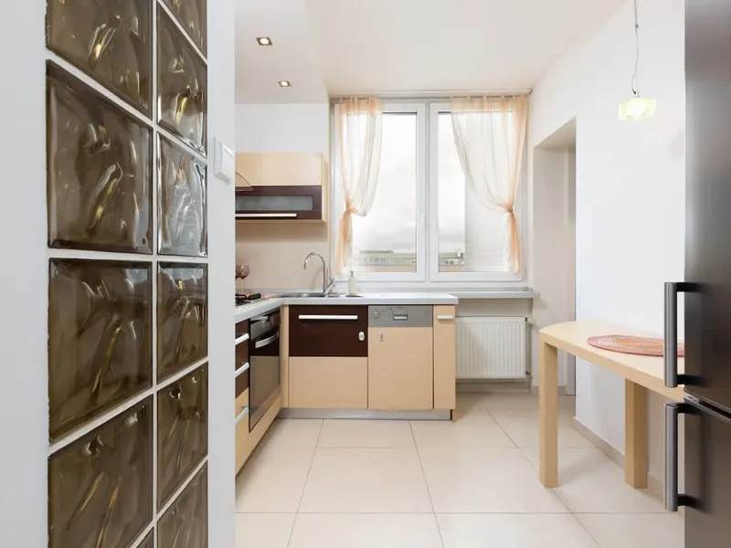 Spacious Apartment with Balcony | 2 Bedrooms | Close to the City Centre – photo 4