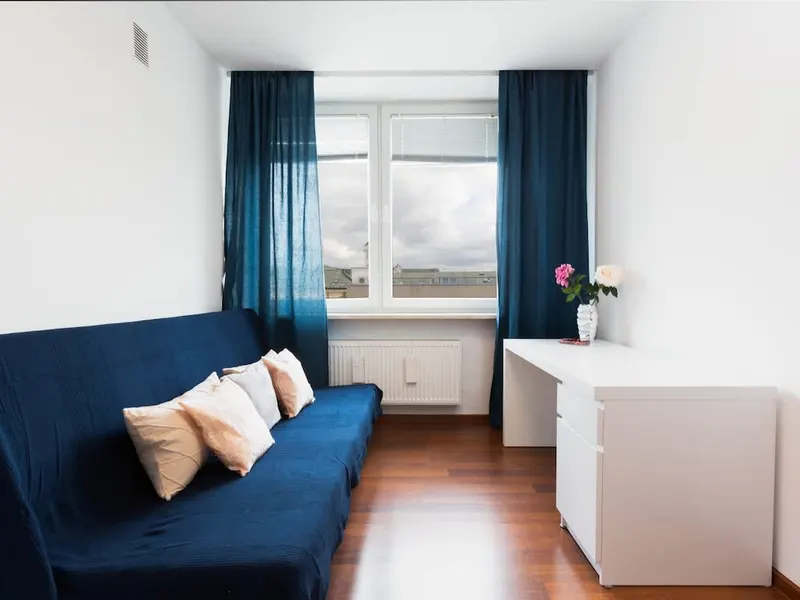 Spacious Apartment with Balcony | 2 Bedrooms | Close to the City Centre – photo 3