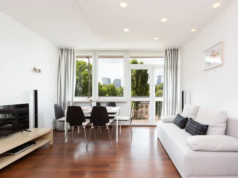 Spacious Apartment with Balcony | 2 Bedrooms | Close to the City Centre – photo 1