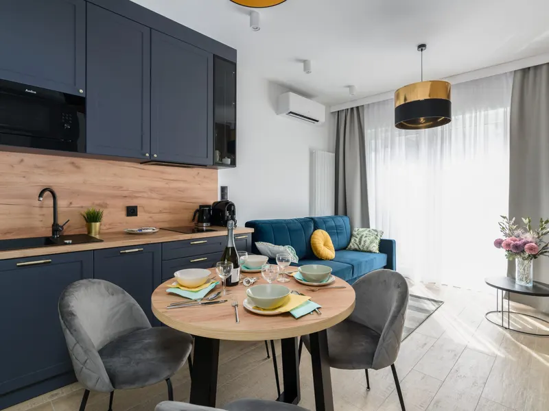 Elegant Apartment with Balcony | Private Parking – photo 4