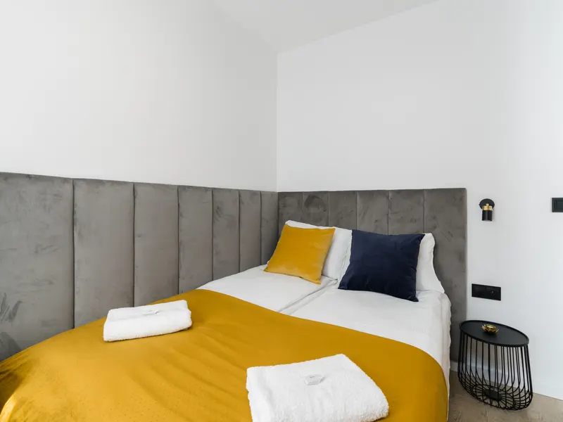 Elegant Apartment with Balcony | Private Parking – photo 2