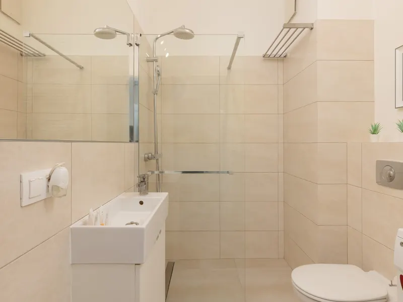 Stylish Apartment | Balcony, Air Conditioning, Close to Center – photo 5