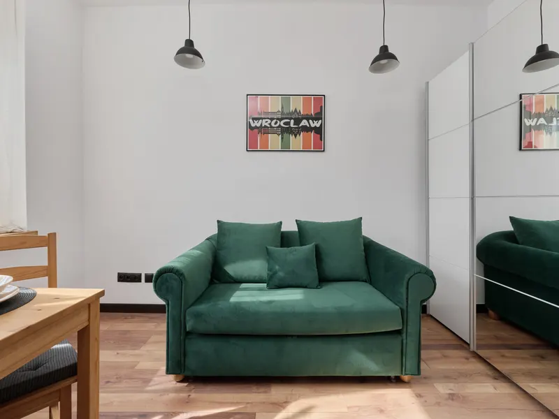 Stylowy Apartament we Wrocławiu | Balkon i Miejsce do Pracy – zdjęcie 4