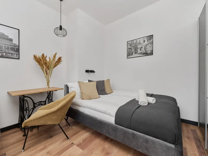 Stylowy Apartament we Wrocławiu | Balkon i Miejsce do Pracy – zdjęcie 2