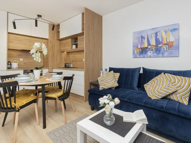 Stilvolle Wohnung | Balkon und Privatparkplatz – Foto 1